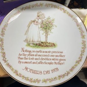 HOLLY HOBBIE MOTHER’S DAY PLATE